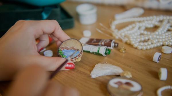DIY - korujen tekeminen itse, korujen maalaus, neulonta, käsityöideoita