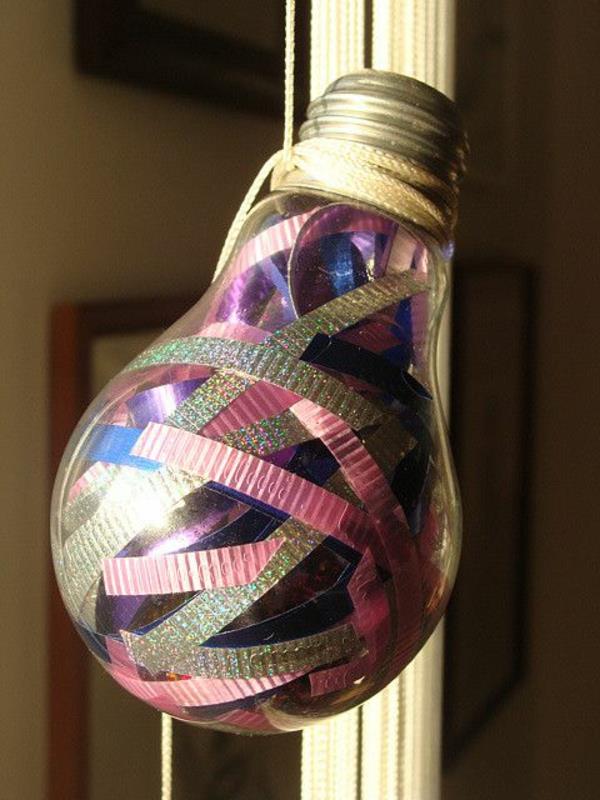 DIY -koriste hehkulamppujen nauhakoruista