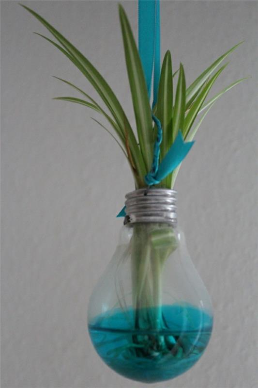 DIY -koristelu hehkulamppujen sinisistä aiheista