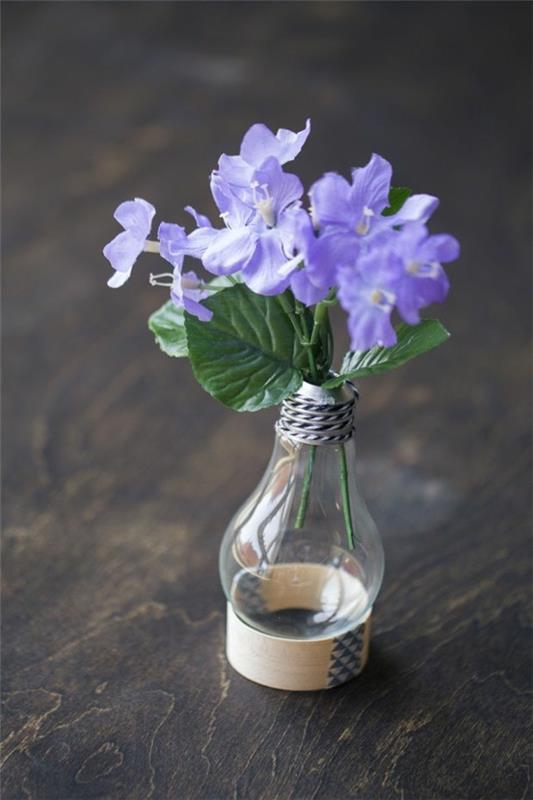 DIY deco vihreät hehkulamput violetit kukat