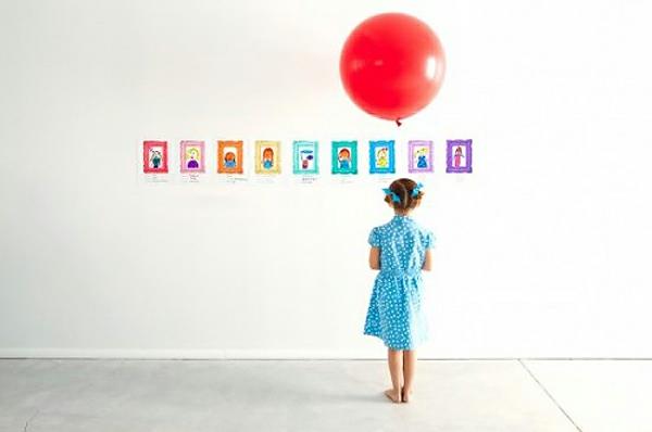 Näyttely DIY -koristelu lasten piirustuksilla koristaa seinät