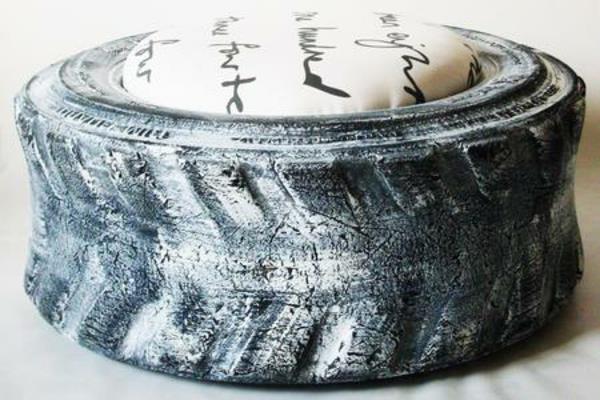 Autonrenkaista valmistetut DIY -huonekalut peittävät jakkaran