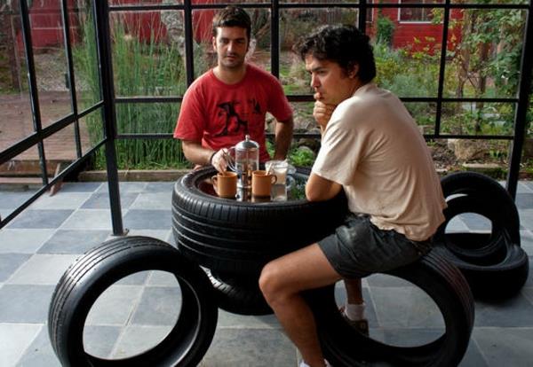 DIY huonekalut puutarha auton renkaat auton renkaat kierrätys jakkara pöytä