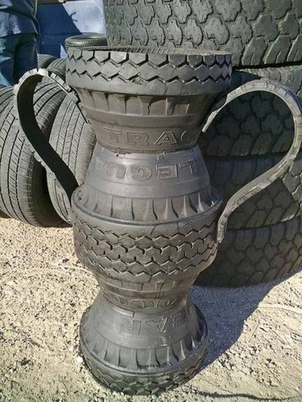 DIY huonekaluautojen renkaiden kierrätysmestaruuspalkinto