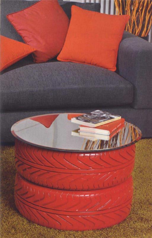 DIY punaiset heittotyynyt sohvan harmaat huonekalut, jotka on valmistettu autonrenkaista autonrenkaiden kierrätys ruiskutettu punaiseksi