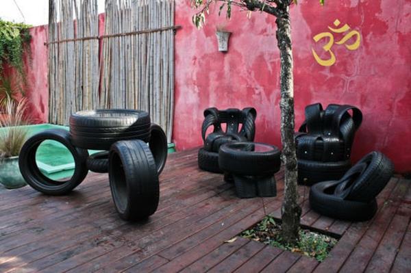 DIY huonekalut autonrenkaiden puutarhapihalta