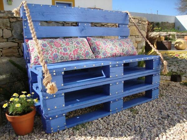 DIY huonekalut vanhoista kuormalavoista puutarhapenkki sininen