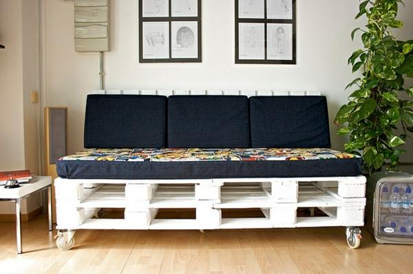DIY -sohvat, jotka on valmistettu eurolavoista, värilliset rullat, valkoinen