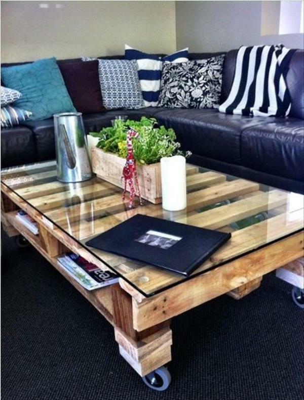 DIY -pöydät, jotka on valmistettu eurolavoista sohvapöytä olohuoneen rulla