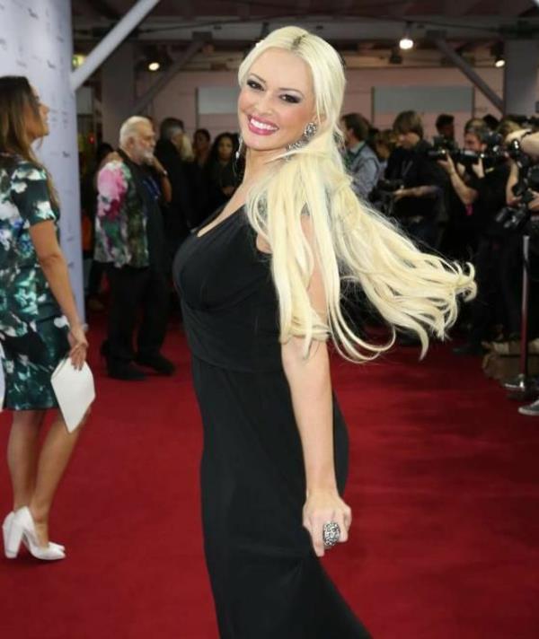 Daniela Katzenberger raskaana oleva musta mekko