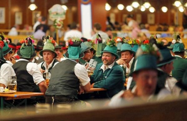 Oktoberfest 2014 münchenin ihmiset