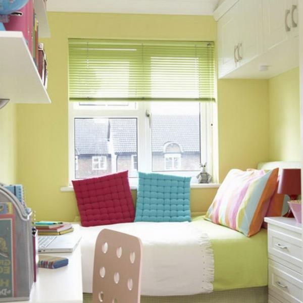 Suunnittele makuuhuone kokonaan vihreäksi keltaiseksi siniseksi punaiseksi