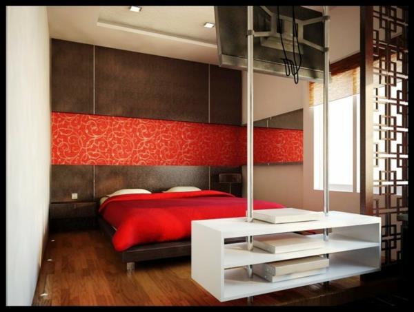 Suunnittele makuuhuone kokonaan punaisilla kukilla varustetuilla liinavaatteilla
