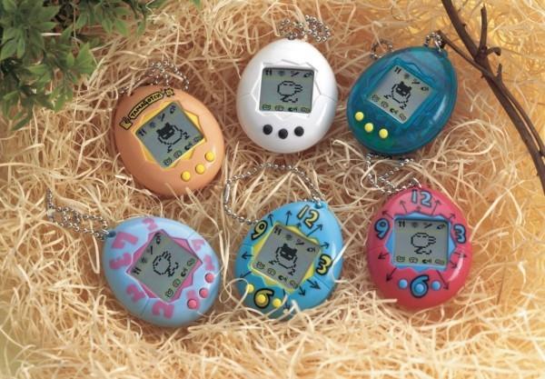 Tamagotchi palaa uusilla ominaisuuksilla retro leluja värikkäitä