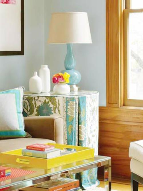 Suunnittele olohuoneen huonekalut uudelleen kirkkailla väreillä