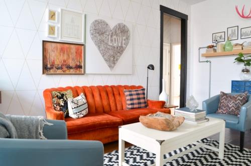 Suunnittele olohuoneen huonekalut uudelleen oranssilla sohvatyynyillä