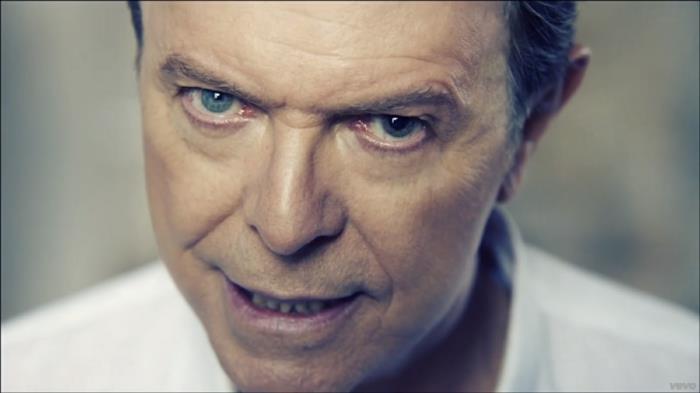 David Bowien silmät kiinni