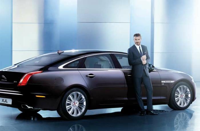 David Beckham mainostaa Jaguaria esittelemässä uutta autoa Kiinassa