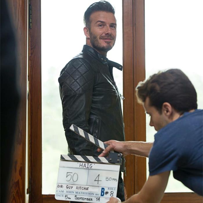 David Beckham mainostaa Jaguarin mainoksia kameran takana