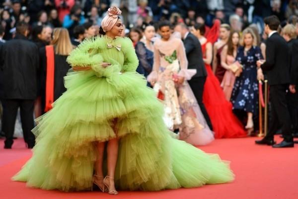 Deepika Padukone upea mekko