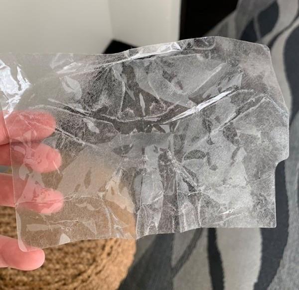 Viallinen viiveen vapautus Samsung Galaxy Fold -kalvosuojaimesta irrotettu