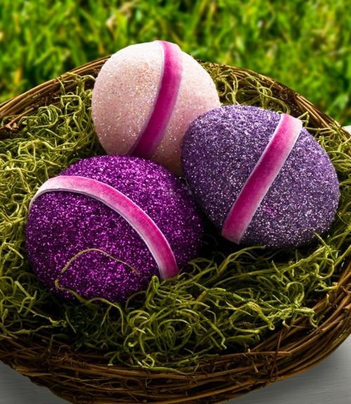 Koristeideoita pääsiäiskoristeluun Pääsiäismunat violetti