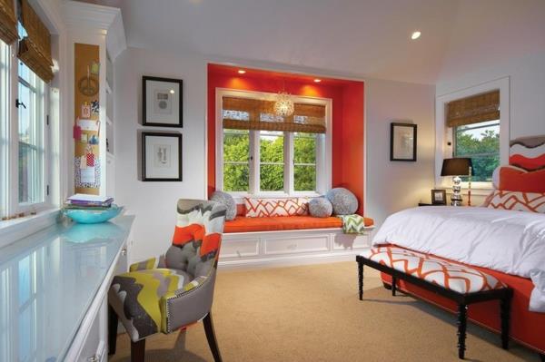 Koristeideoita makuuhuoneen seinän suunnitteluun oranssi ikkunarako