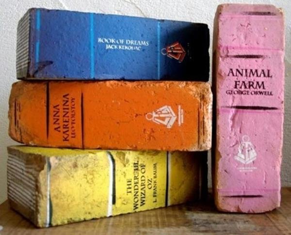 Kirjojen koristelu Anna Karenina