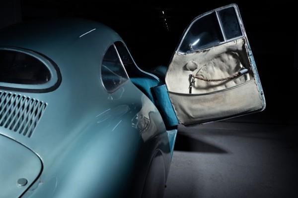 Vanhin Porsche Type 64 myydään huutokaupassa 20 miljoonalla dollarilla; vanha ovi, jossa on kangaskansi