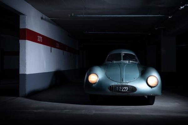 Vanhin Porsche Type 64 huutokaupataan 20 miljoonalla dollarilla, valot toimivat edelleen