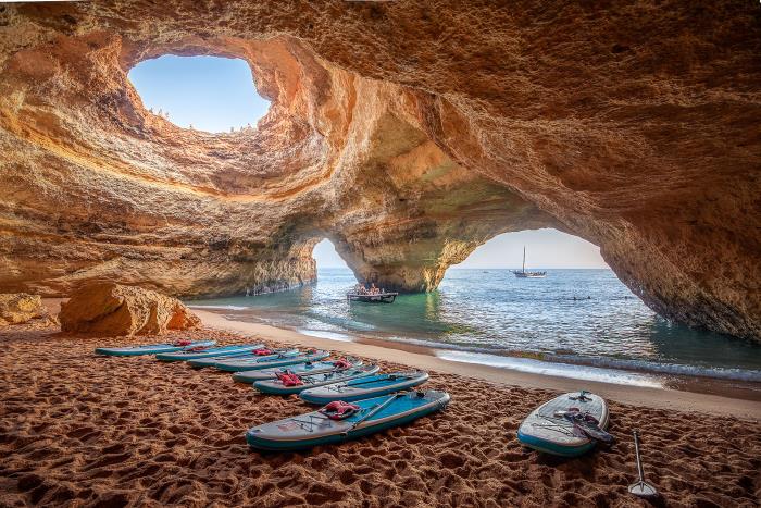 Euroopan kaunein ranta Benagil Cave Beach Portugalissa Luonnon ihmeellinen luola vedessä