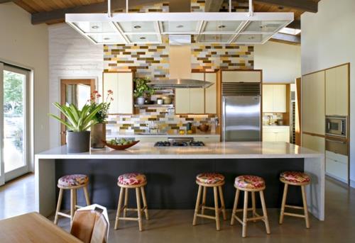 70 -luvun baarijakkaran muotoilu ja muoti matala pyöreä keittiöjääkaappi kukkaruukku