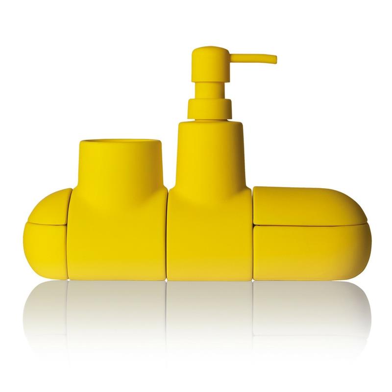 Suunnittelijan kylpyhuonetarvikkeet perustavat kylpyhuoneen, jossa on keltainen saippua -annostelija
