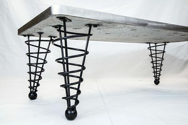 Suunnittelijapöydän jalat spiraalimainen, kiiltävä teollinen tyyli