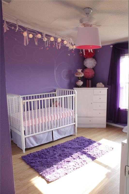 Väri violetti lastentarha vauvan huone valkoinen huonekalut violetti matto