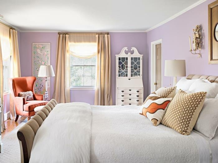 Violetti makuuhuoneen seinien tyylikäs sisustus
