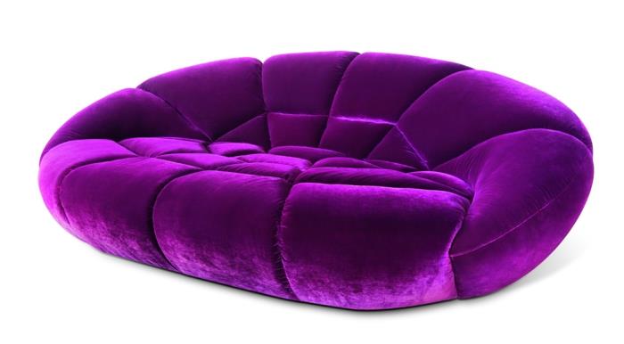 Väriltään violetti nojatuoli