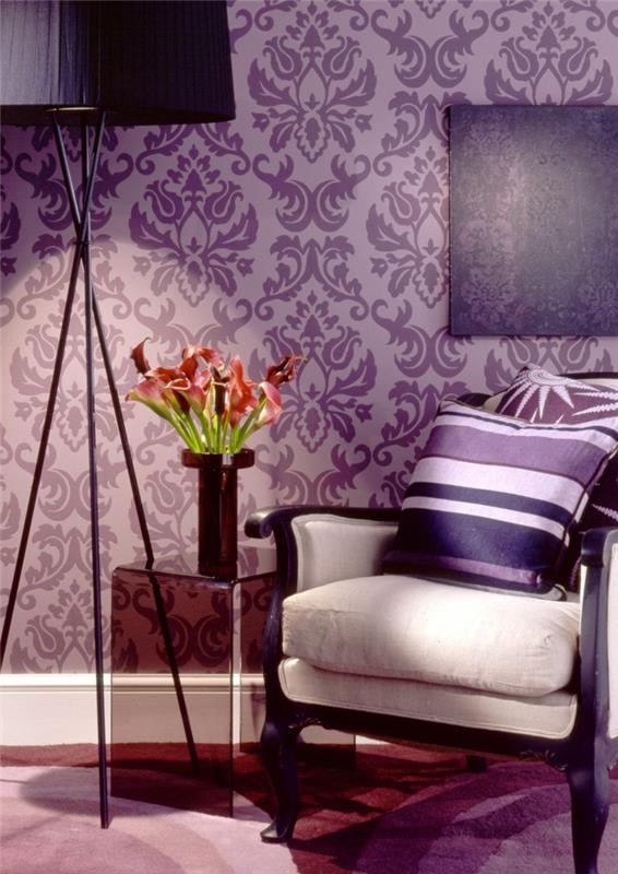Väriltään violetti tyylikäs seinämaalaus mukava nojatuoli