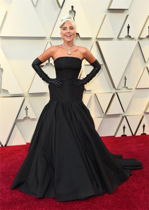 Parhaat asut Oscar -gaala 2019 Lady Gaga -musta mekko Alexander McQueenilta