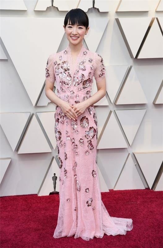 Parhaat asut Oscar -gaala 2019 Marie Kondo vaaleanpunainen mekko kukkakuvio