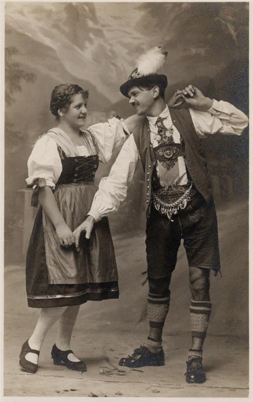 Dirndl kampaukset pariskunta tanssii