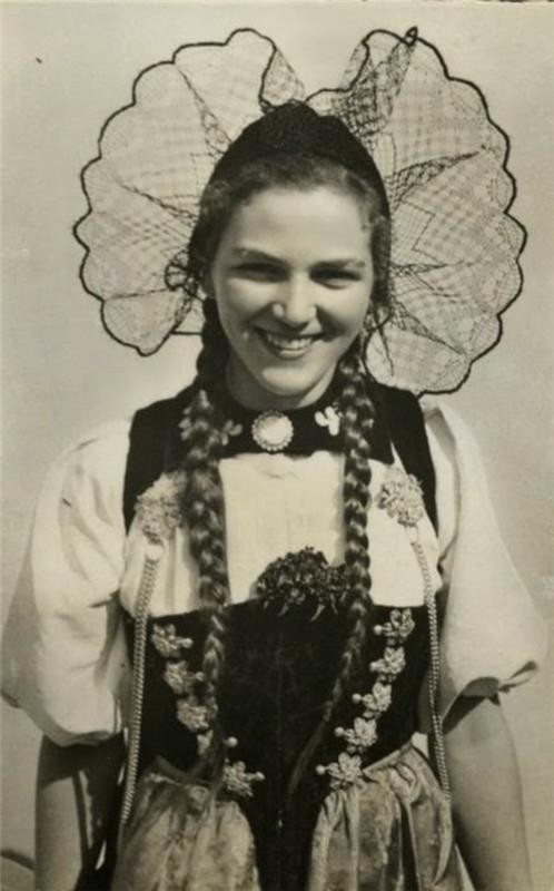 Dirndl kampaukset hattu koristeltu punokset