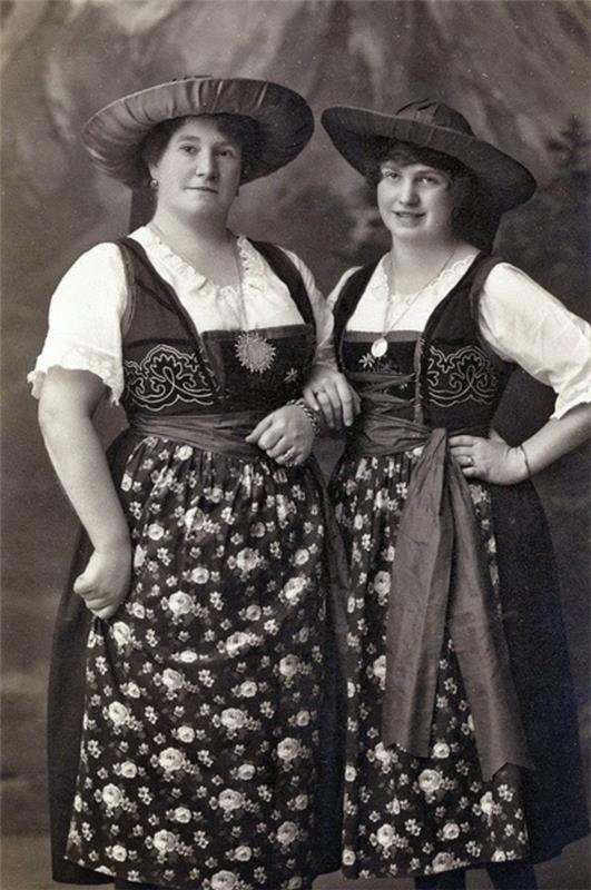 Dirndl -kampauksen naisten mekko