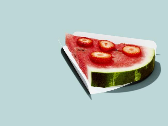 Ruokavaliosäännöt Terveellinen laihtuminen Mansikalla koristeltu vesimeloni ei sisällä lainkaan kaloreita