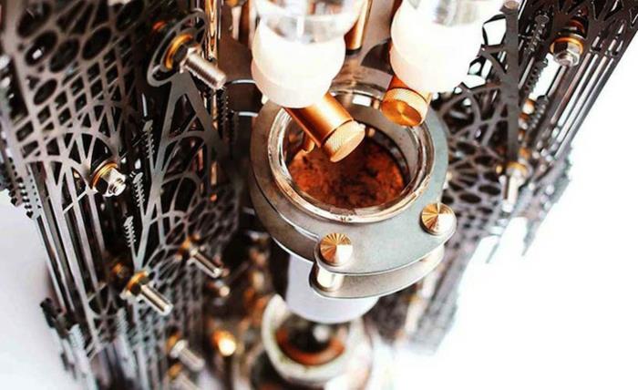 Hollantilainen Lab -suunnittelija, kahvinkeitin, goottilainen katedraali, joka valmistaa kahvia