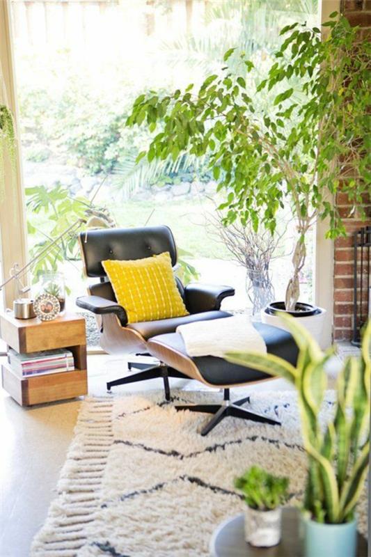 Eames Lounge Chair nahkatuoli sisäkasvit