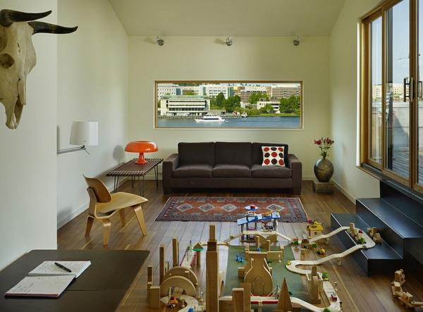 Eames -tuolin nojatuolit sytyttävät lamput perhehuoneeseen