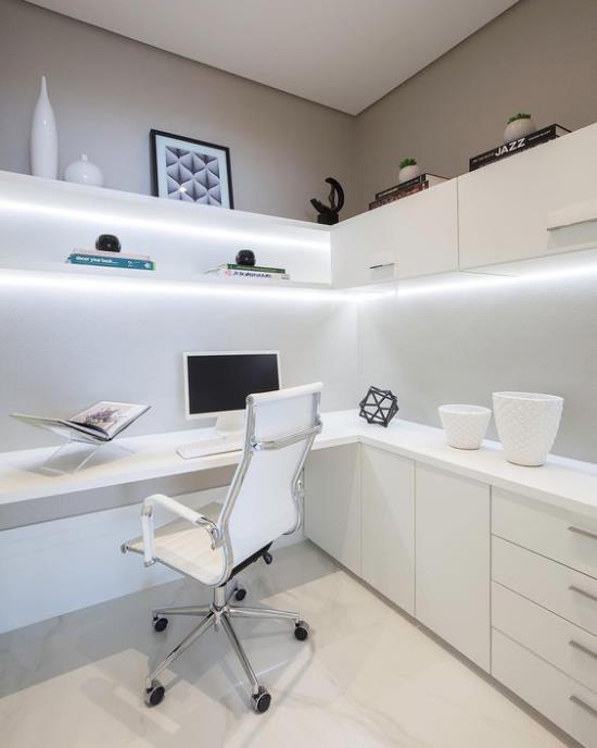 Kulmapöytä, moderni kotitoimisto, valkoinen, integroitu LED -valaistus hallitsee, runsaasti jalkatilaa työtason alla