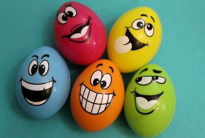 Munat maalaavat kasvot luovasti kilpailu Luo pääsiäismunien hauskat kasvot