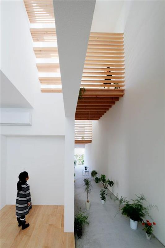 Sisustusesimerkkejä japanilaistyylisistä puisista portaista